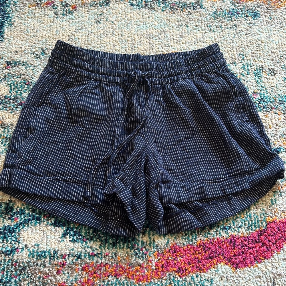 Old Navy XS high rise linen shorts navy with white stripes
